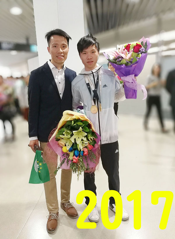 3.KP思科網絡學會導師黃信斌與馮學健合影s
