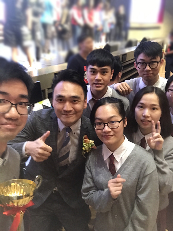 第3張 師生與教育暨青年局龔志明副局長合照s