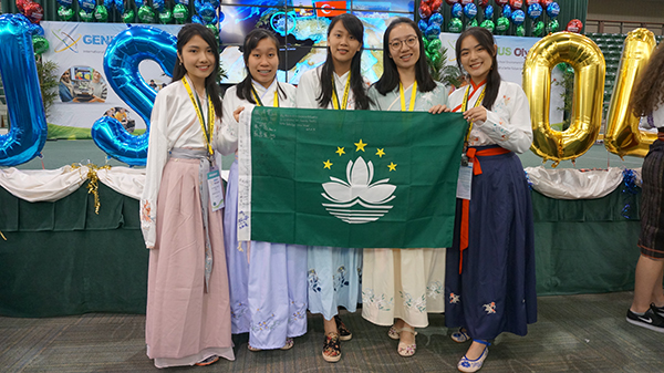 五位學生以漢服代表澳門參與賽會安排之國際交流活動s