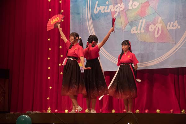 高二級扇舞表演s