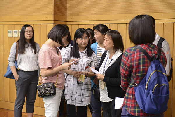 會後教師與家長學生交流s