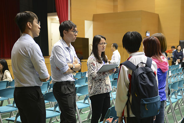 會後教師與家長學生交流s