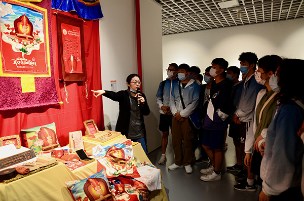 7 參觀南京大學藝術學院碩士畢業作品展覽s