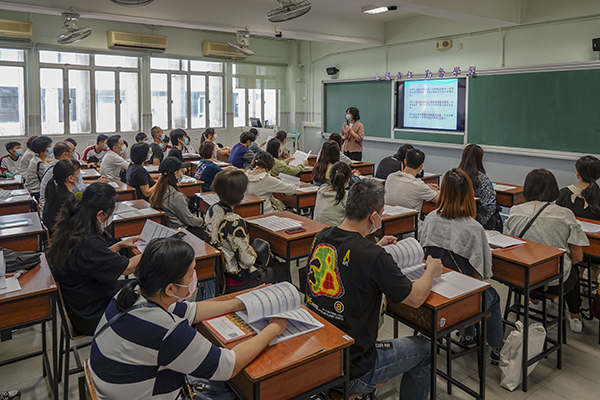 3 初一班主任與向家長介紹初一學習及教育情況s