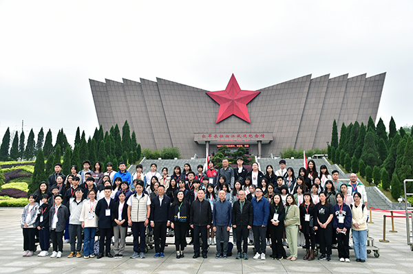 交流團於紅軍長征湘江戰役紀念園合照留念s