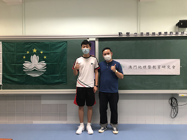 劉仲衡與導師賽後留影.jpegs