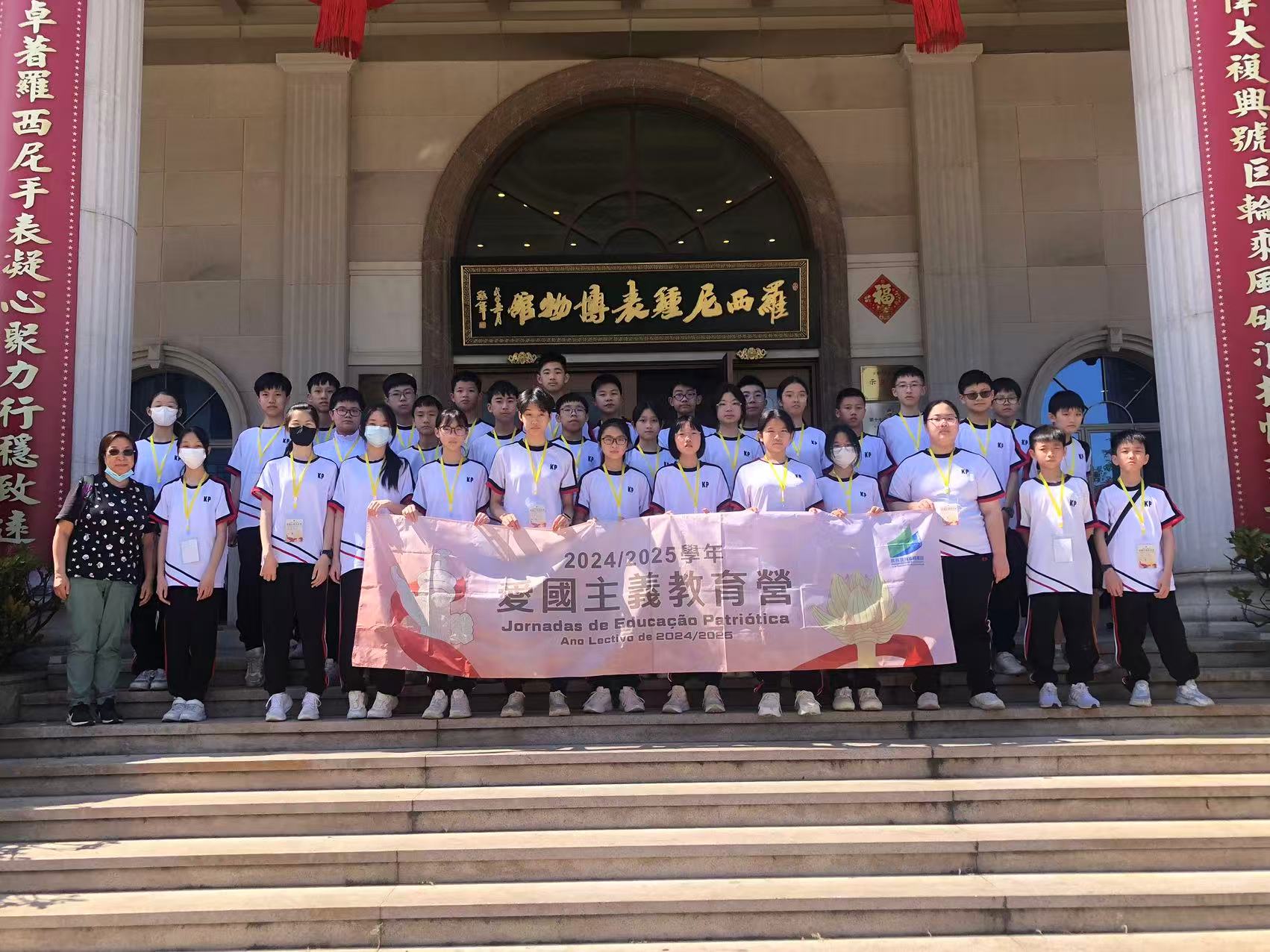 參觀羅西尼鐘錶博物館學生瞭解製錶工藝和世界領先的精密設備