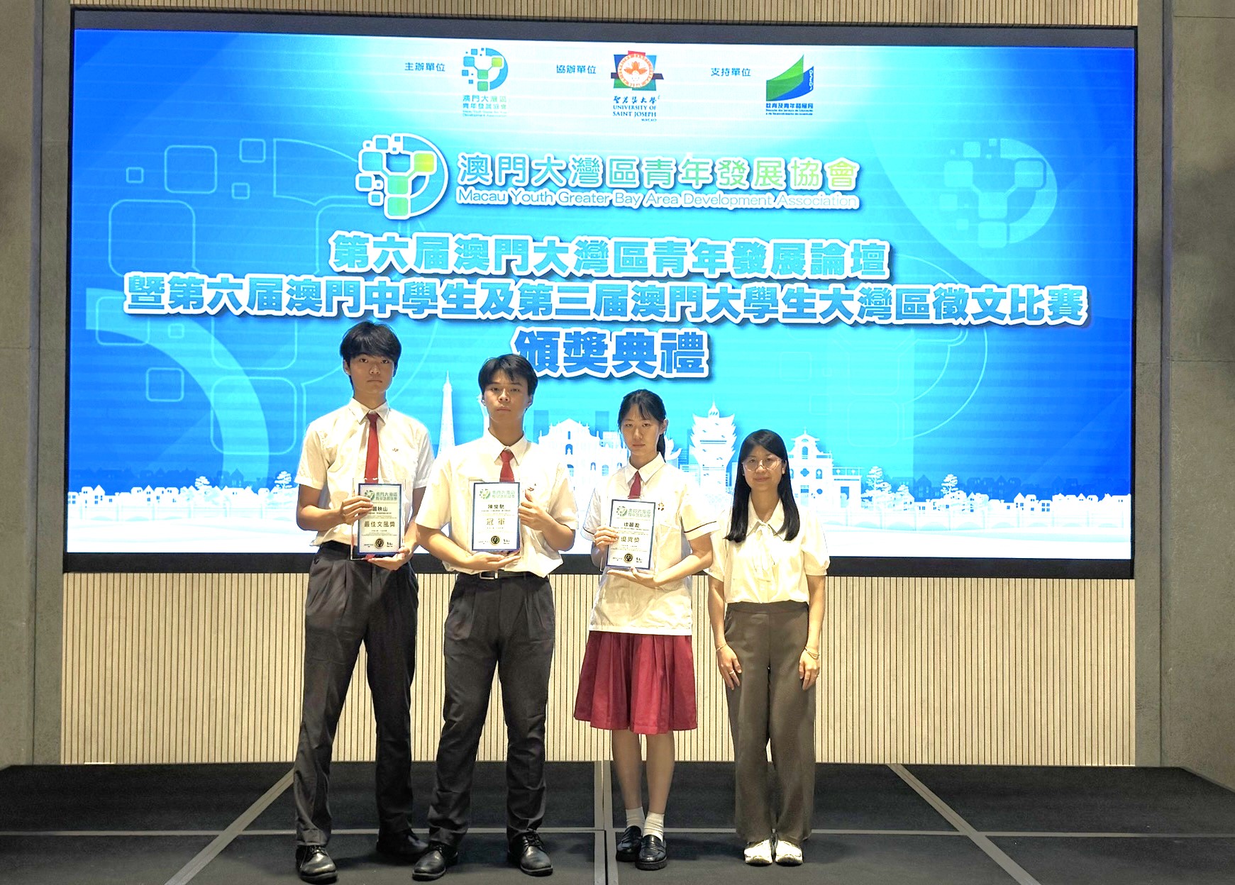 2025070701獲奬學生與指導老師合照