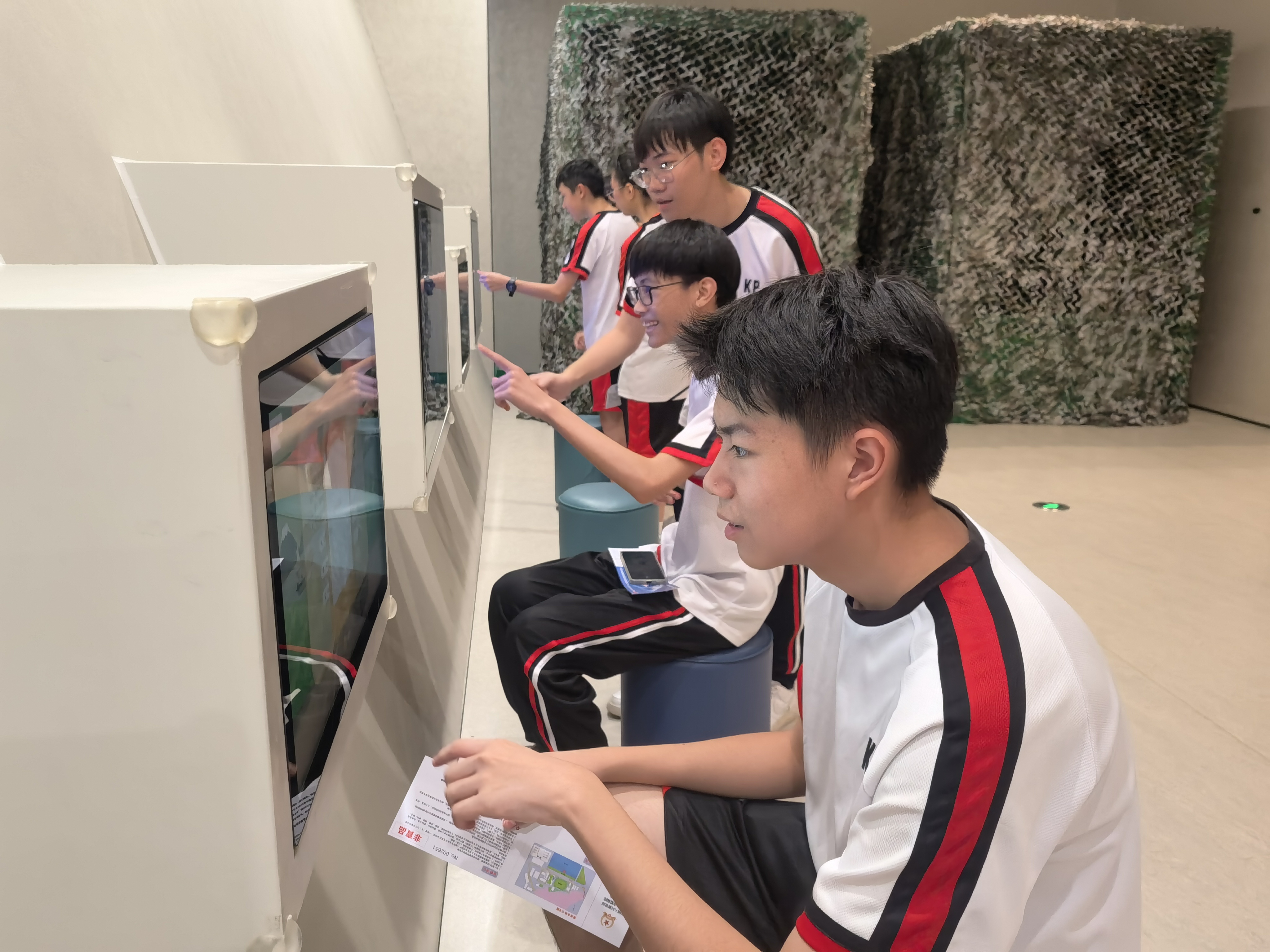 2025071403 同學們在駐香港部隊展覽中心進行互動遊戲