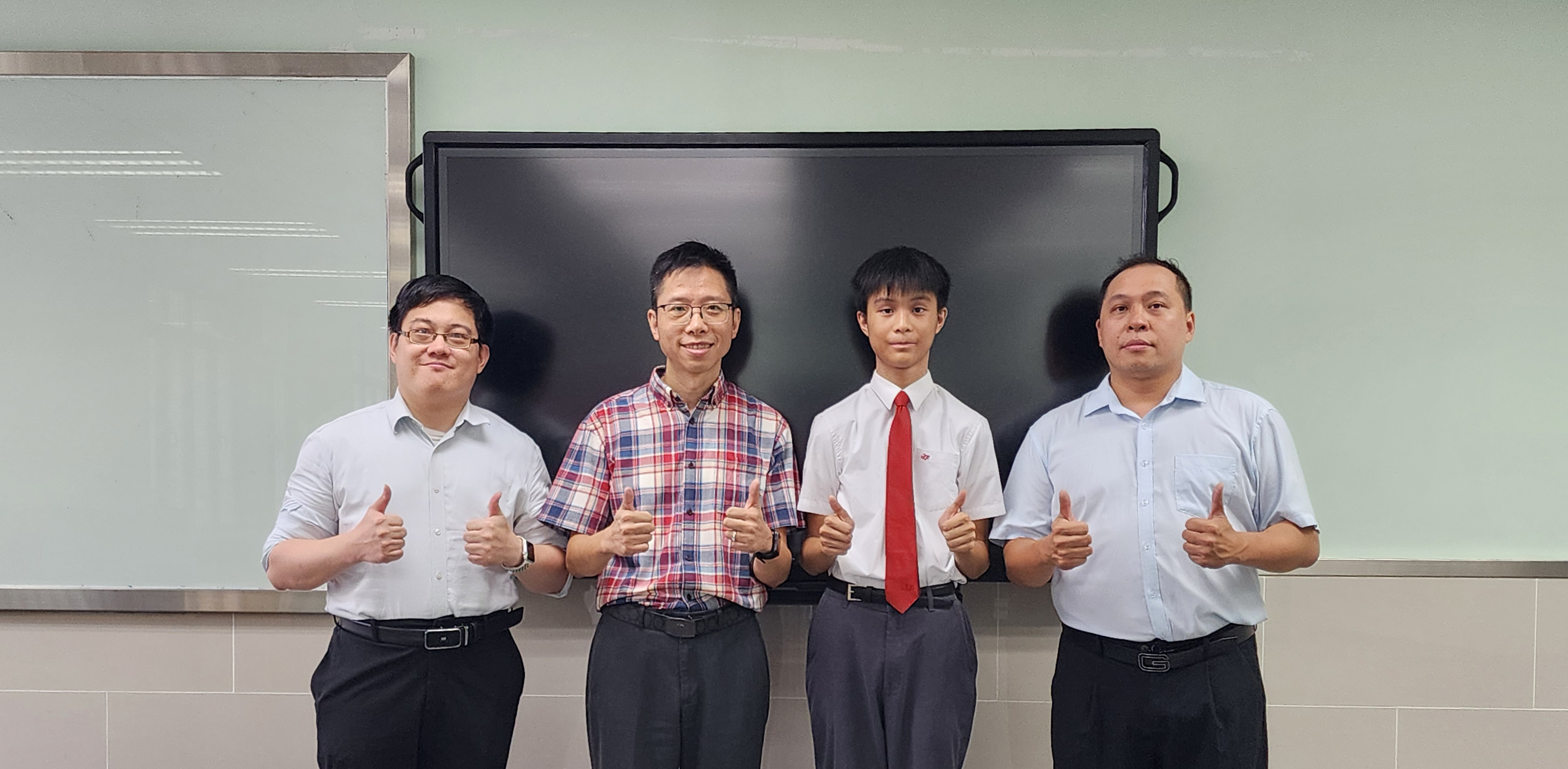 毛浚楊同學與指導老師合照