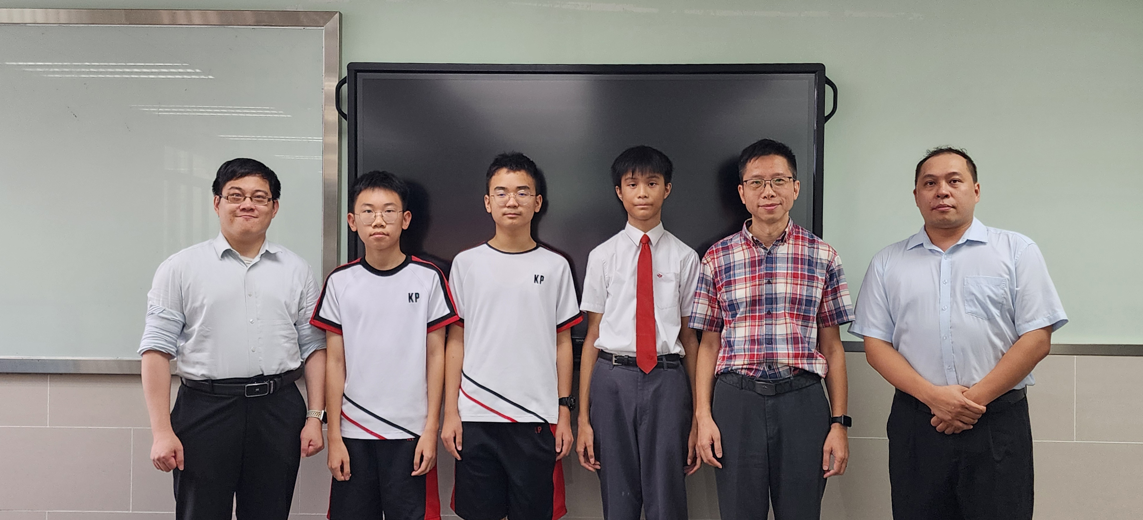 2025100301 粵港澳青少年信息學創新大賽總決賽獲獎學生與導師合照