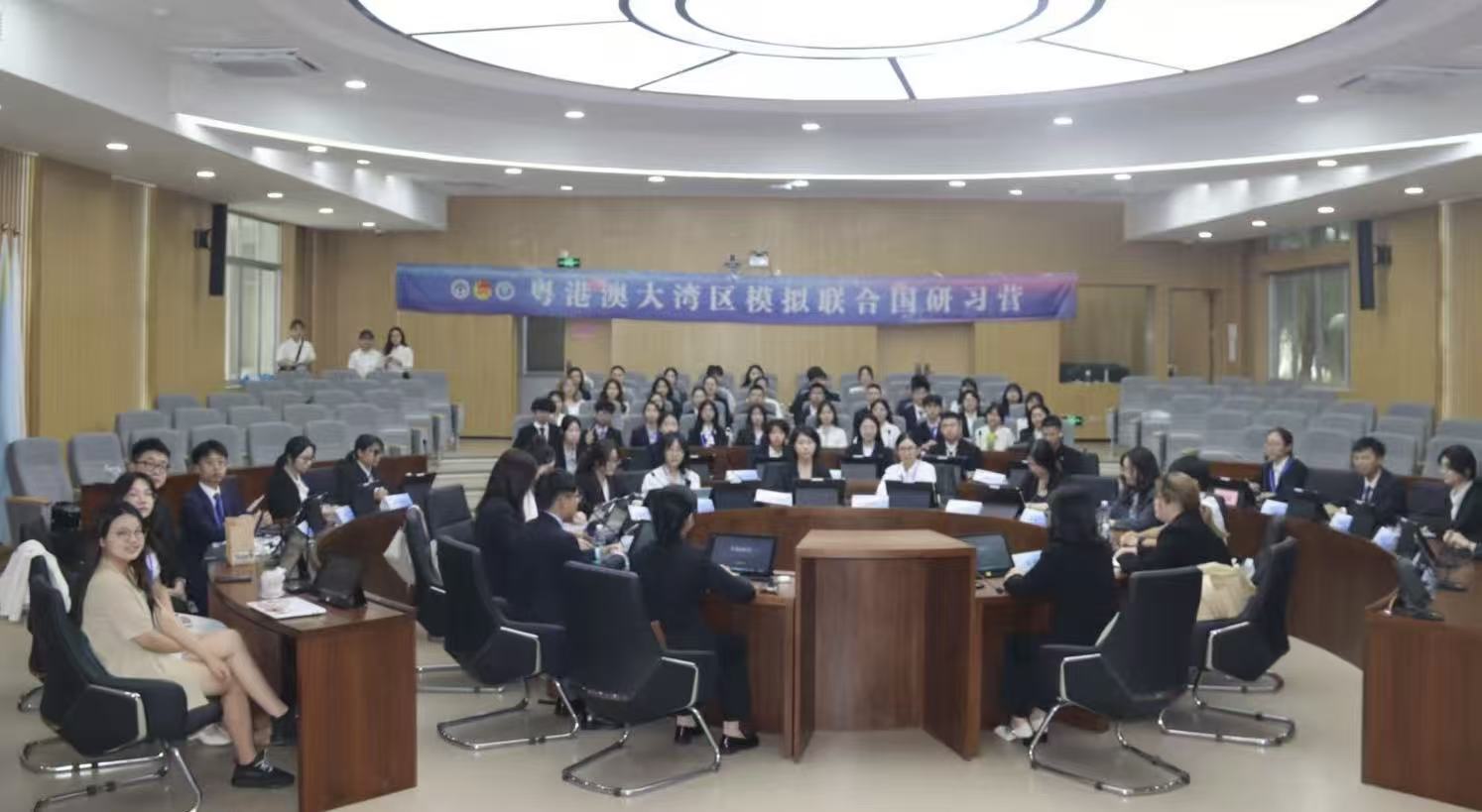 2025091102 參會學生賽前合影
