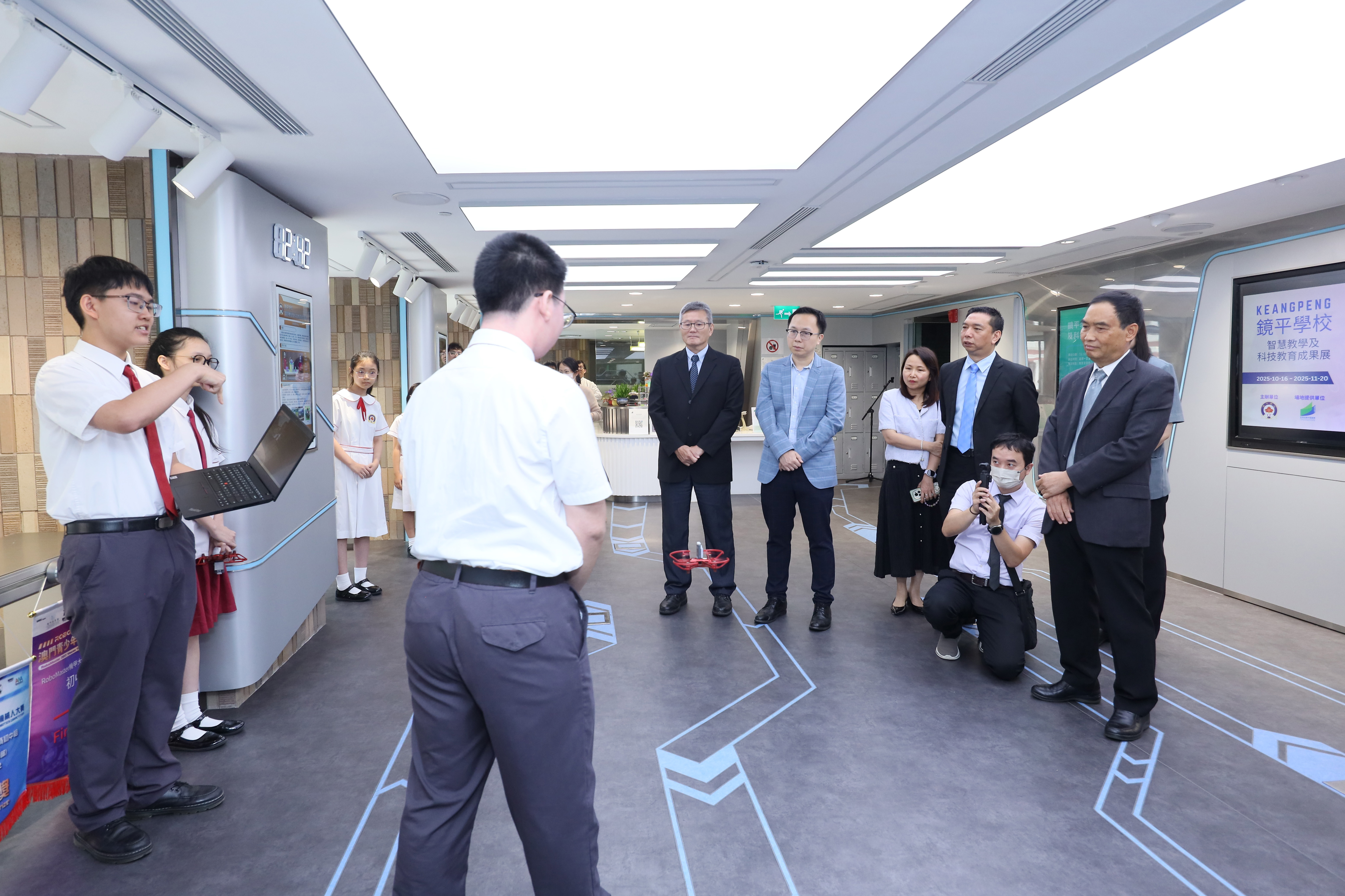 07嘉賓學校行政聆聽學生作品介紹3