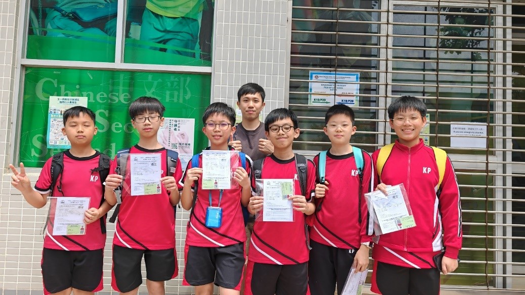 小學六年級學生賽前合照
