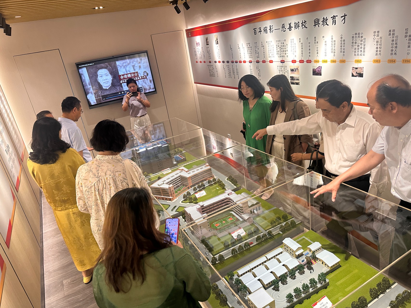 上海市教育代表團參觀鏡平學校相片5