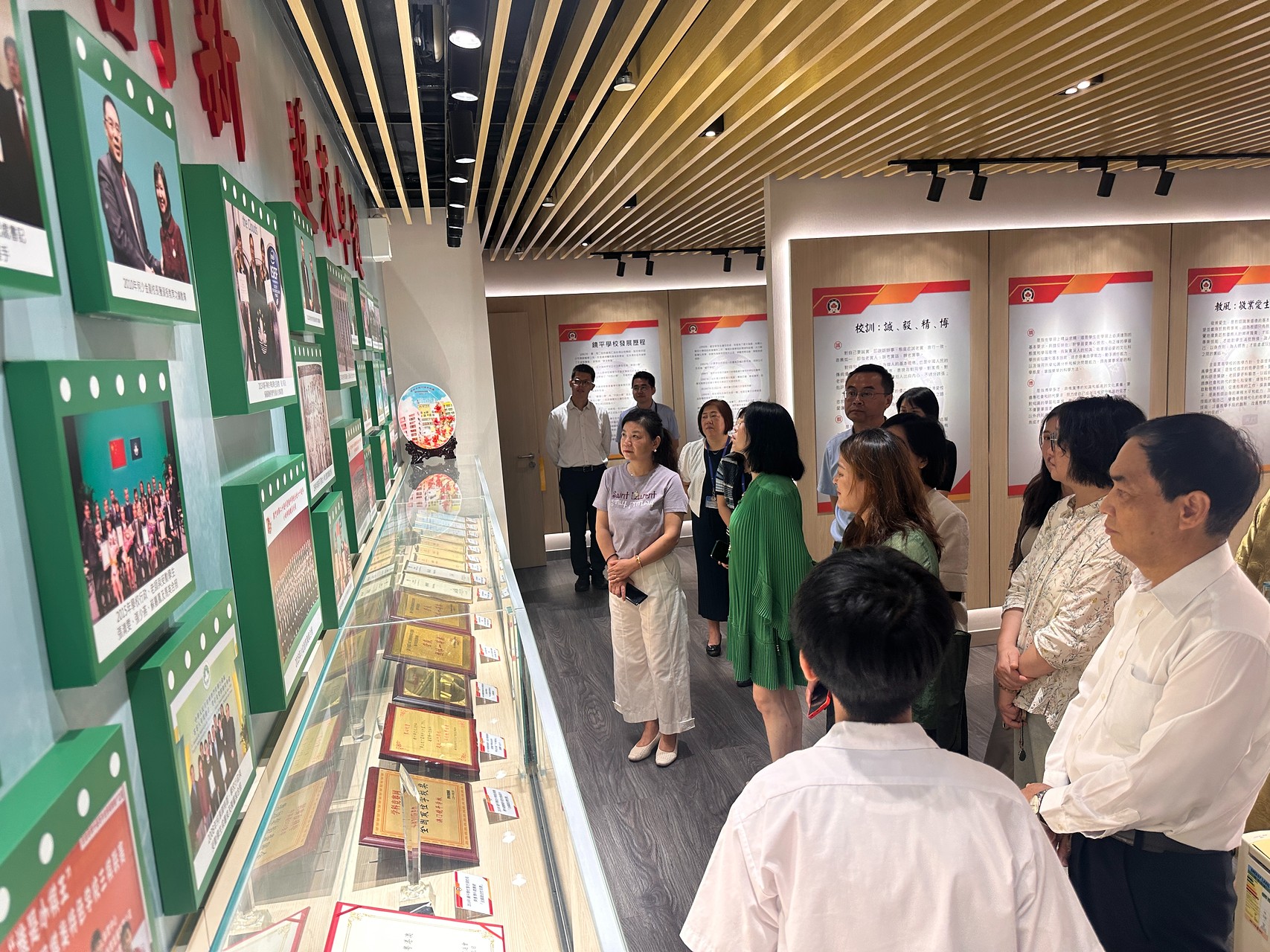 上海市教育代表團參觀鏡平學校相片6