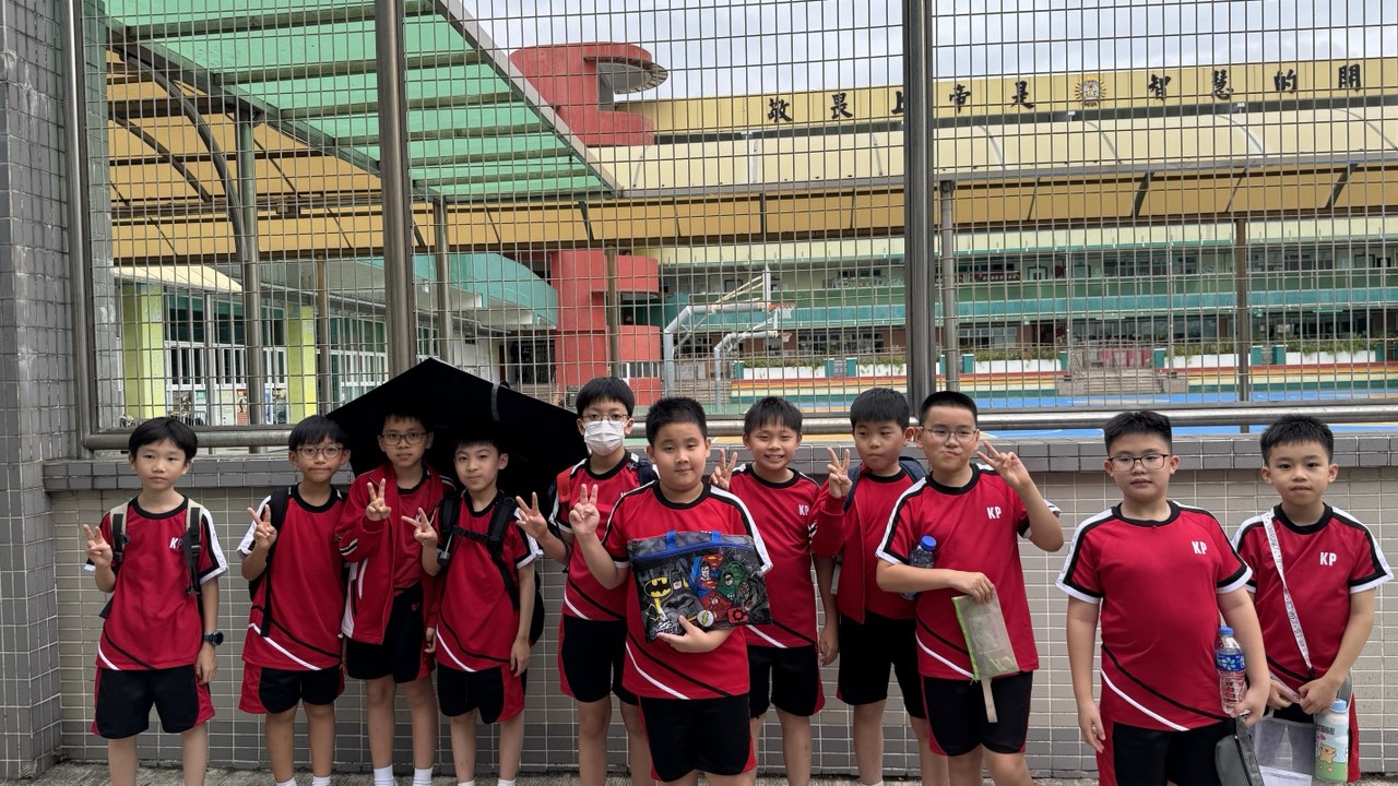 小學四年級學生賽前合照