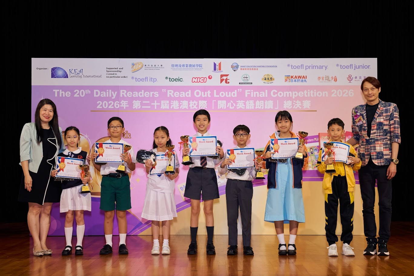 高小組優異獎Merit Award 彭均然 右四